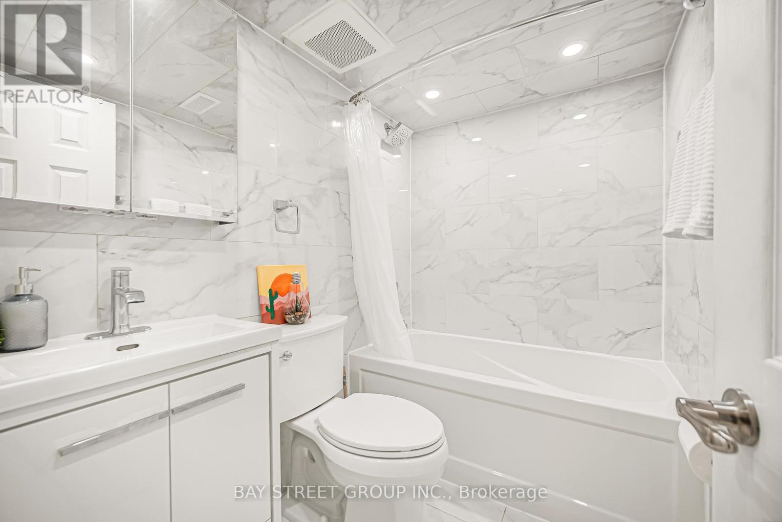 53 Brando Avenue, Markham, ON - Indoor Photo Showing Bathroom