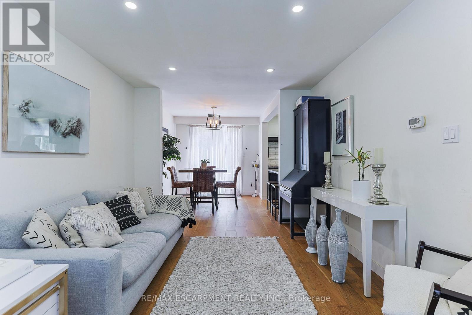 54 - 5475 Lakeshore Road, Burlington, ON - Indoor Photo Showing Living Room