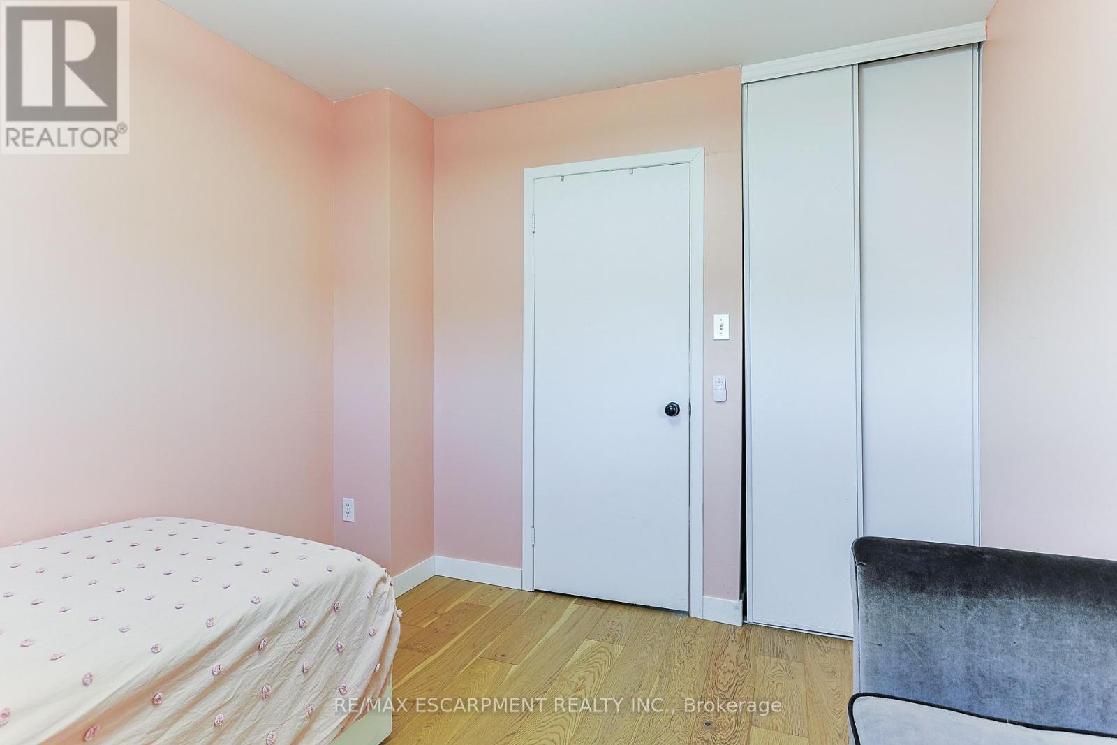 54 - 5475 Lakeshore Road, Burlington, ON - Indoor Photo Showing Bedroom