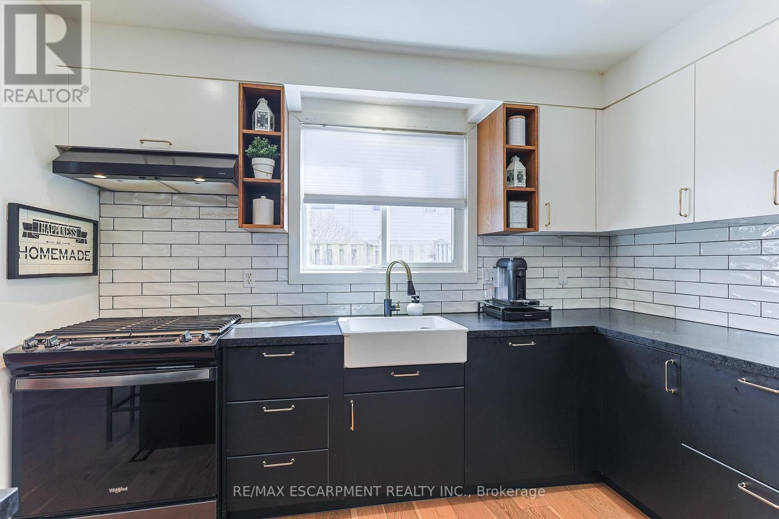 54 - 5475 Lakeshore Road, Burlington, ON - Indoor Photo Showing Kitchen With Upgraded Kitchen