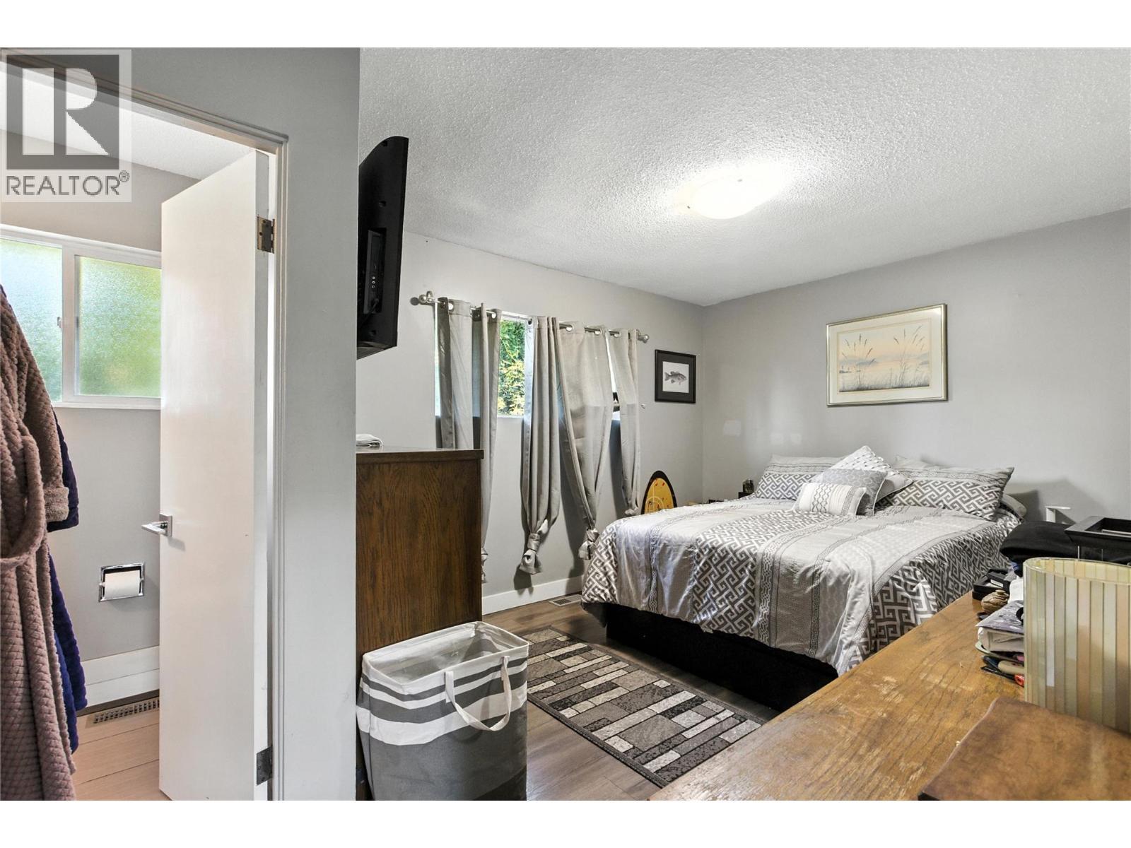 2590 Tranquille Road, Kamloops, BC - Indoor Photo Showing Bedroom