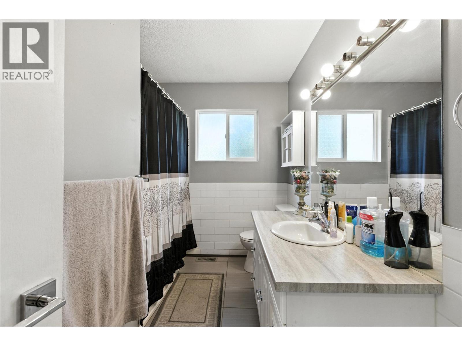 2590 Tranquille Road, Kamloops, BC - Indoor Photo Showing Bathroom