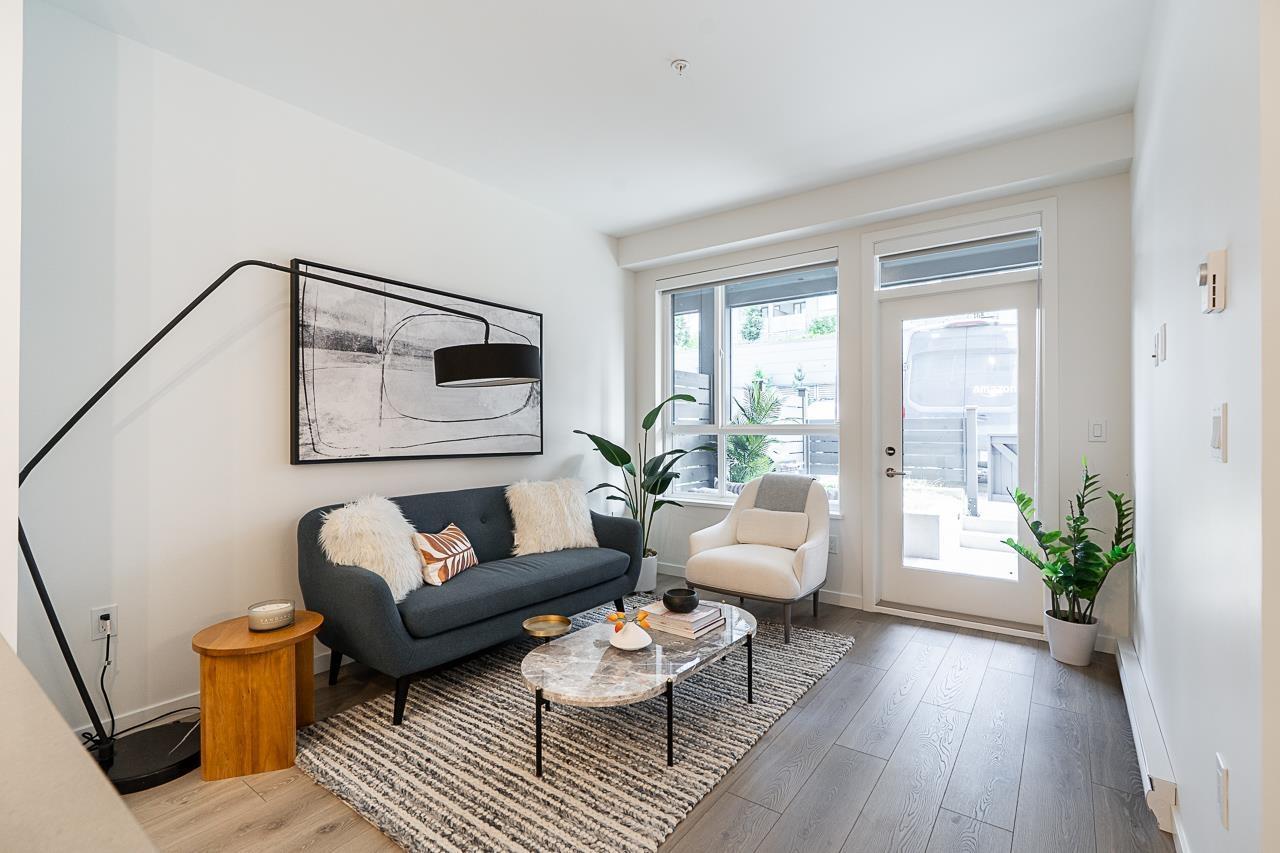 519 7936 206 Street, Langley, BC - Indoor Photo Showing Living Room
