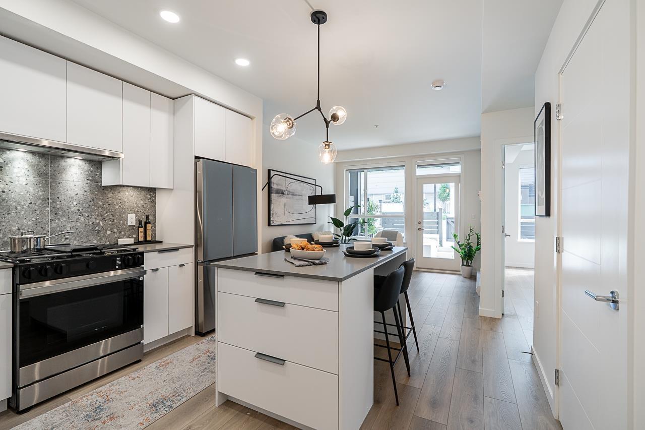 519 7936 206 Street, Langley, BC - Indoor Photo Showing Kitchen With Stainless Steel Kitchen With Upgraded Kitchen