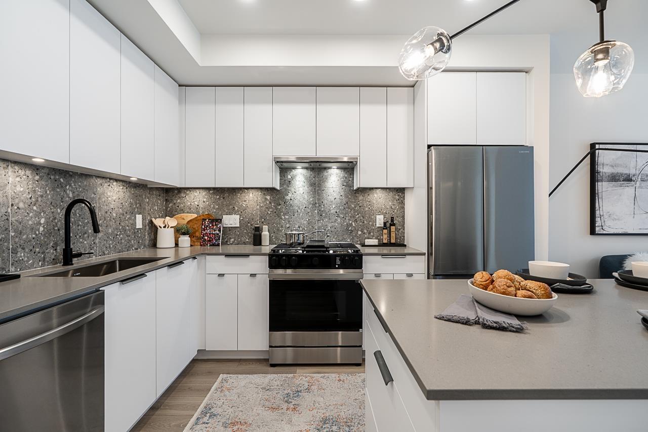 519 7936 206 Street, Langley, BC - Indoor Photo Showing Kitchen With Stainless Steel Kitchen With Upgraded Kitchen