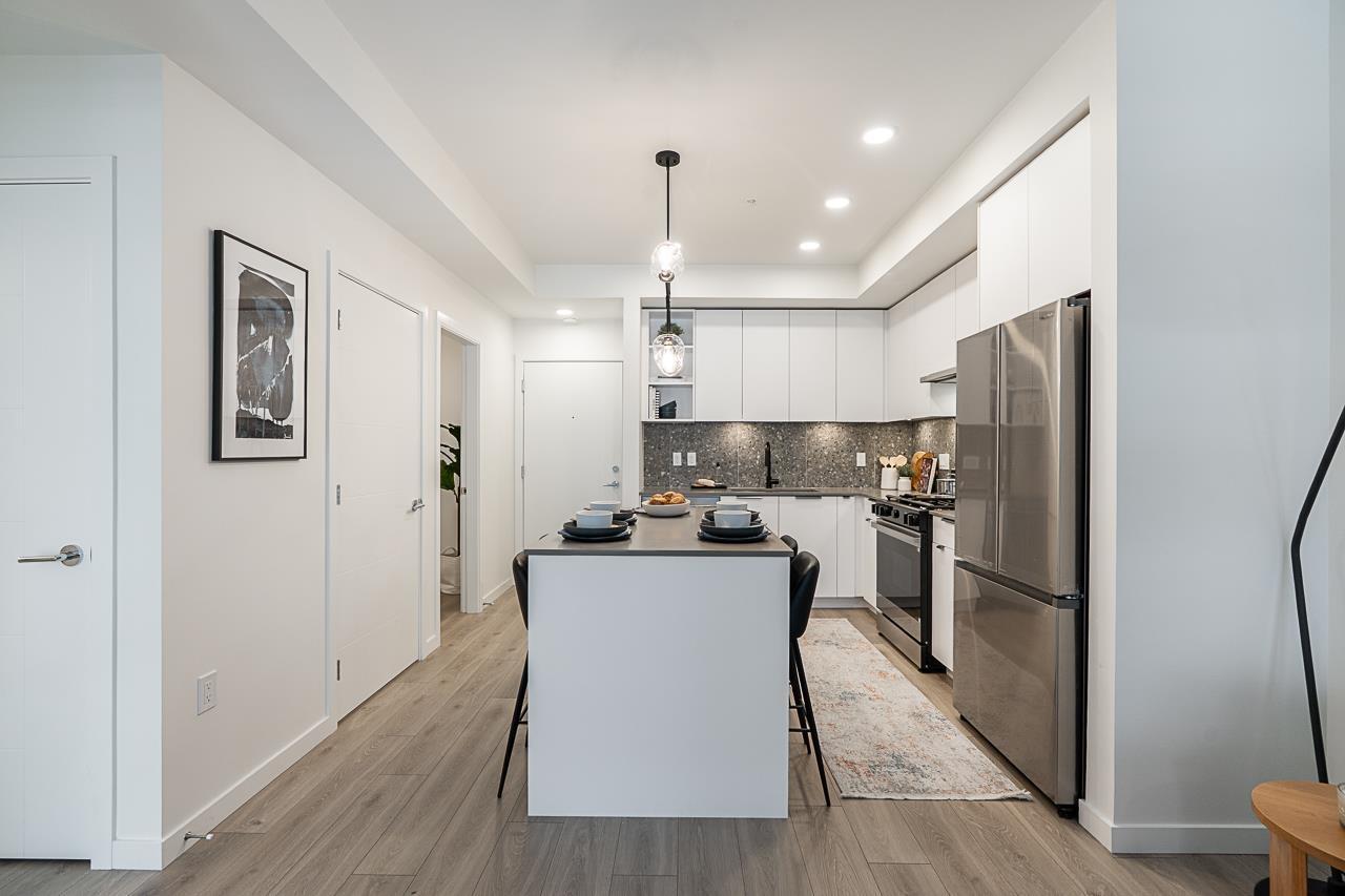 519 7936 206 Street, Langley, BC - Indoor Photo Showing Kitchen With Stainless Steel Kitchen With Upgraded Kitchen
