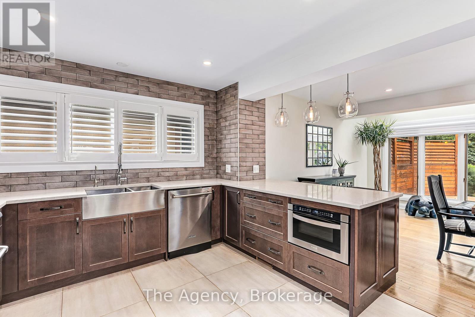 136 Grand Cypress Lane, Blue Mountains, ON - Indoor Photo Showing Kitchen With Double Sink