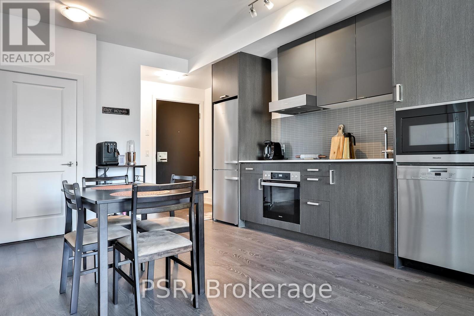 909 - 11 Lillian Street, Toronto, ON - Indoor Photo Showing Kitchen With Stainless Steel Kitchen With Upgraded Kitchen