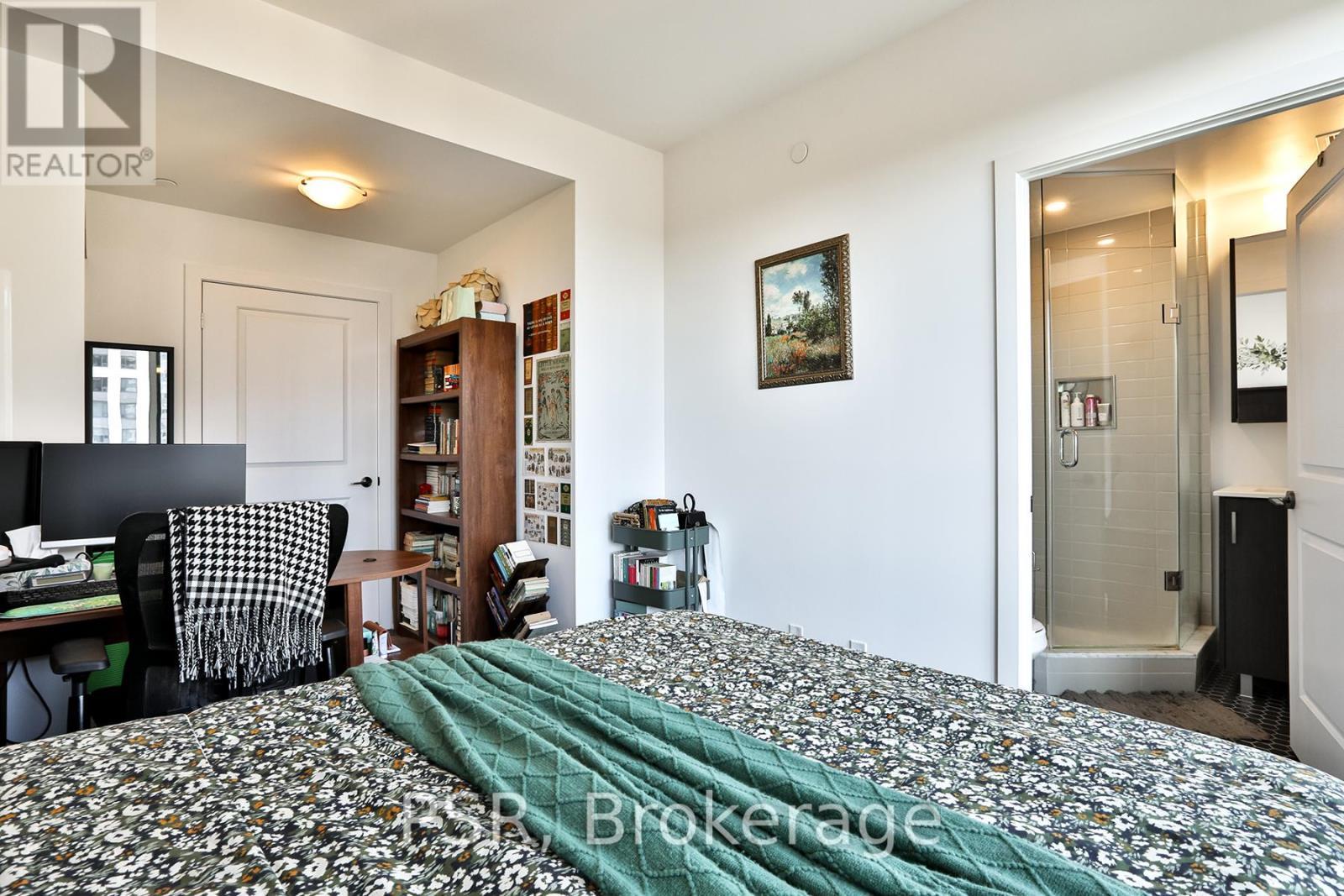 909 - 11 Lillian Street, Toronto, ON - Indoor Photo Showing Bedroom