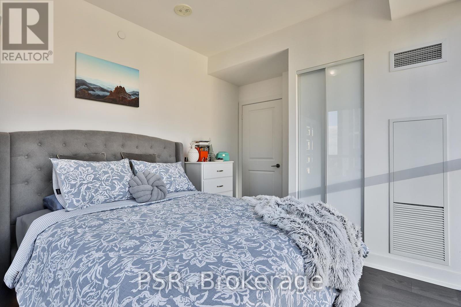 909 - 11 Lillian Street, Toronto, ON - Indoor Photo Showing Bedroom