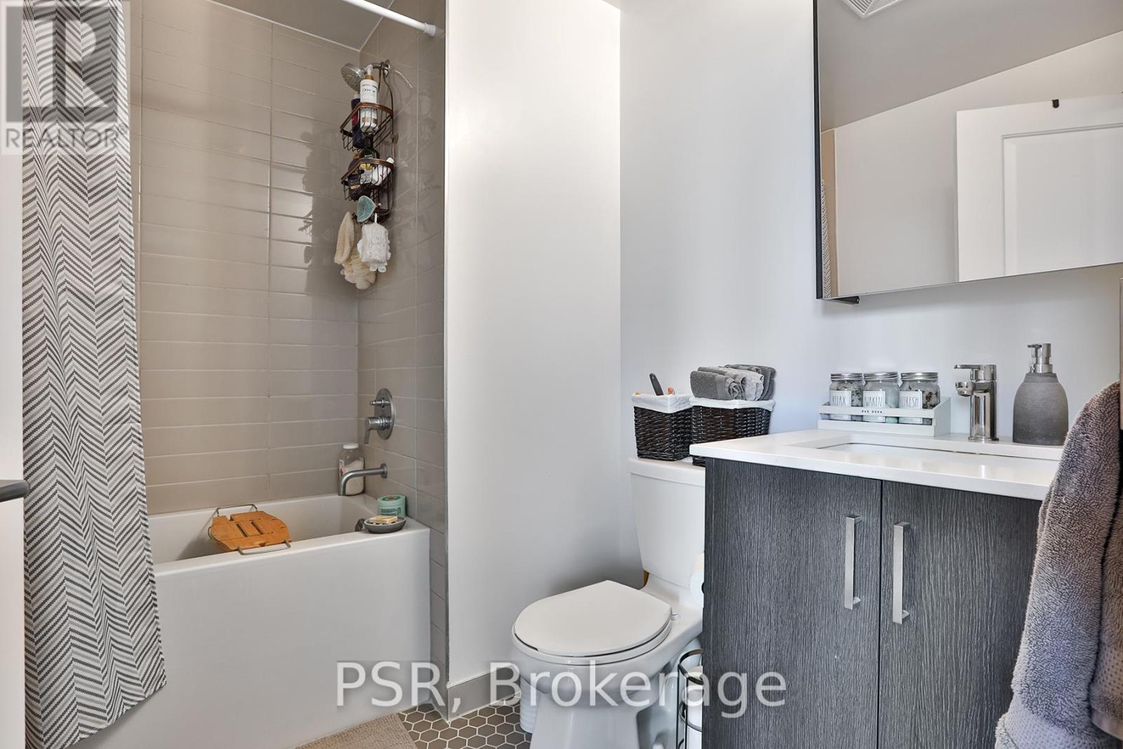 909 - 11 Lillian Street, Toronto, ON - Indoor Photo Showing Bathroom
