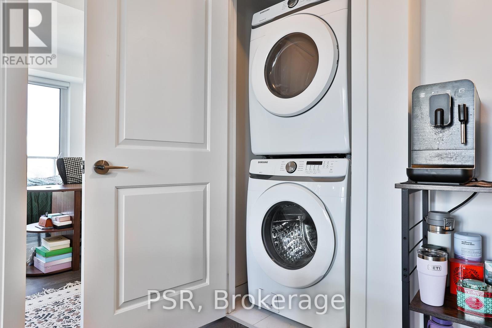 909 - 11 Lillian Street, Toronto, ON - Indoor Photo Showing Laundry Room
