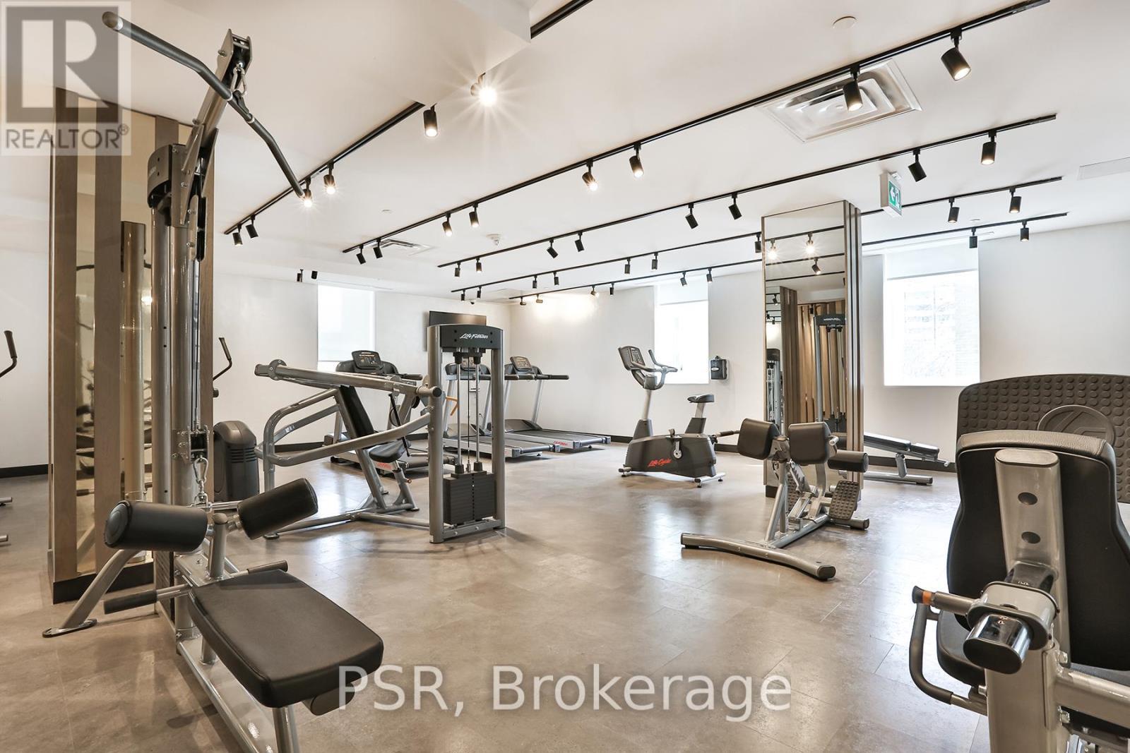 909 - 11 Lillian Street, Toronto, ON - Indoor Photo Showing Gym Room