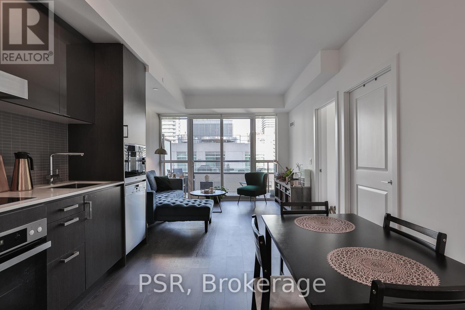 909 - 11 Lillian Street, Toronto, ON - Indoor