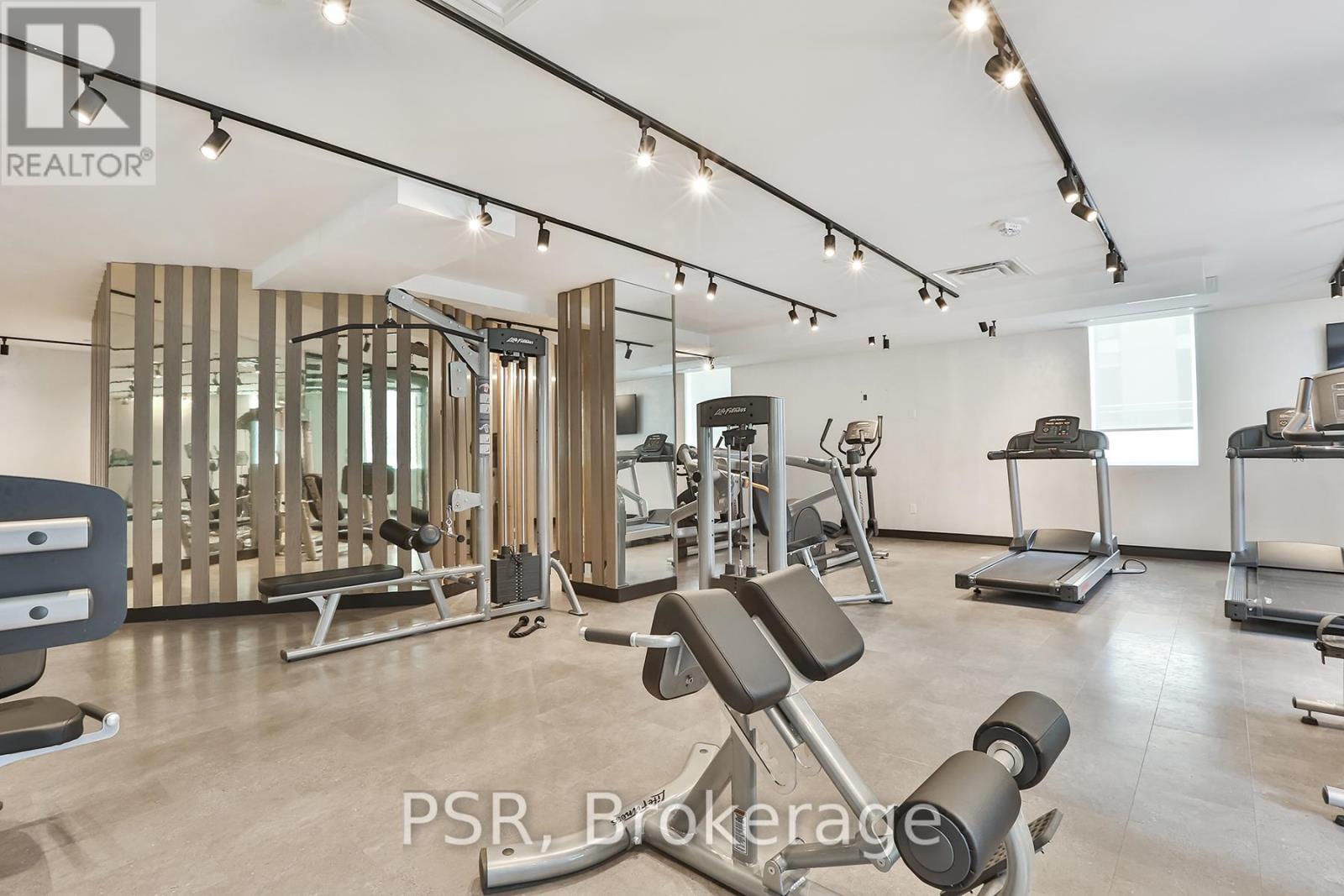 909 - 11 Lillian Street, Toronto, ON - Indoor Photo Showing Gym Room