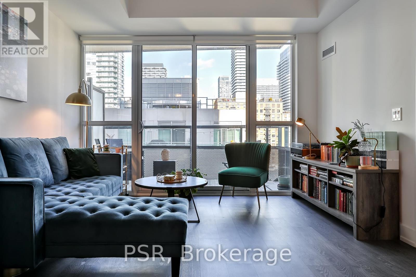 909 - 11 Lillian Street, Toronto, ON - Indoor