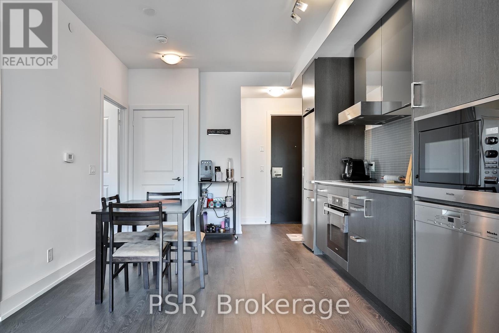 909 - 11 Lillian Street, Toronto, ON - Indoor Photo Showing Other Room