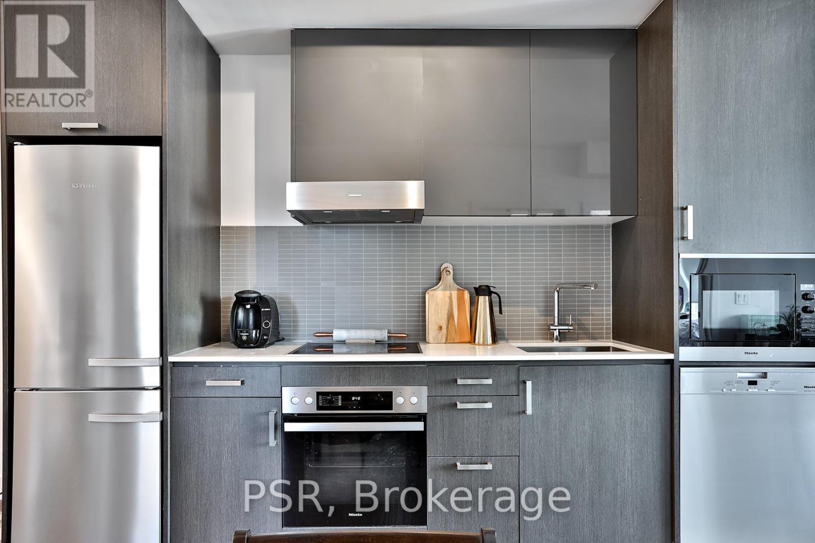 909 - 11 Lillian Street, Toronto, ON - Indoor Photo Showing Kitchen With Stainless Steel Kitchen With Upgraded Kitchen