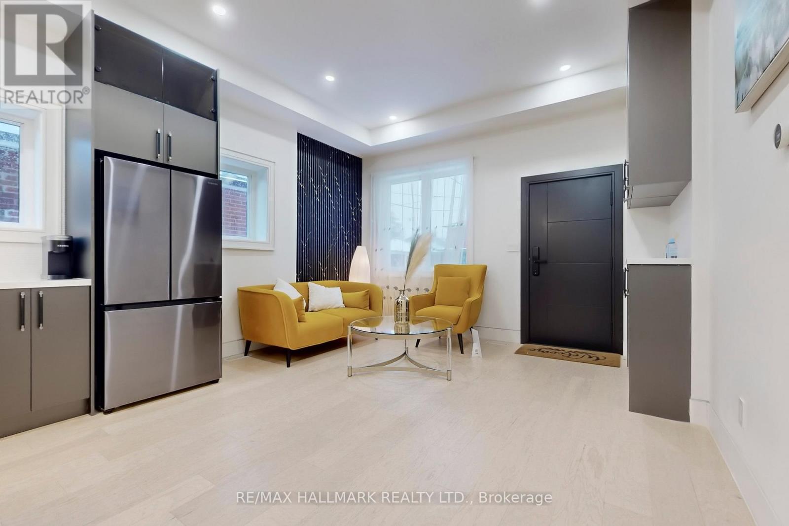 16 Mulberry Crescent, Toronto, ON - Indoor