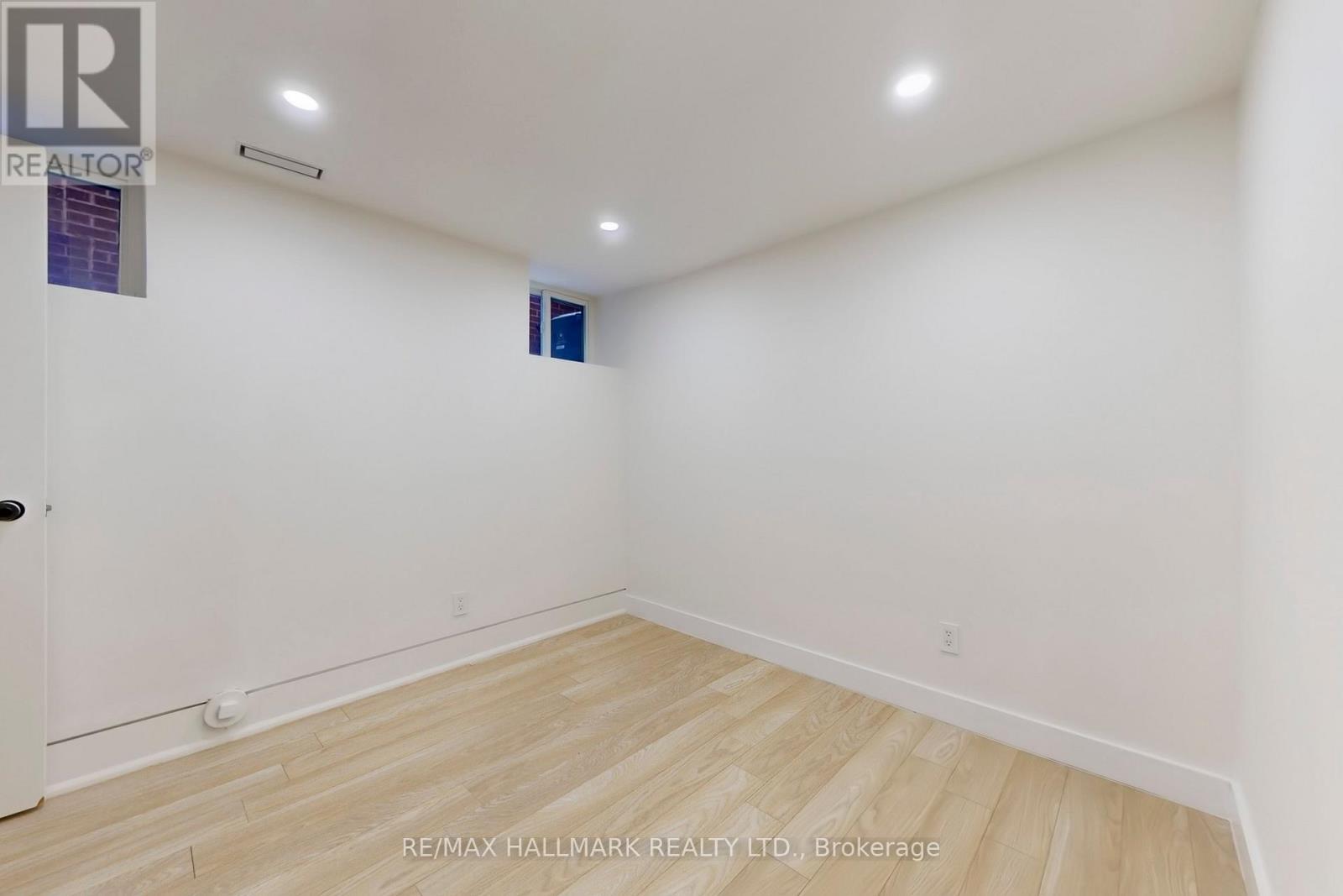 16 Mulberry Crescent, Toronto, ON - Indoor