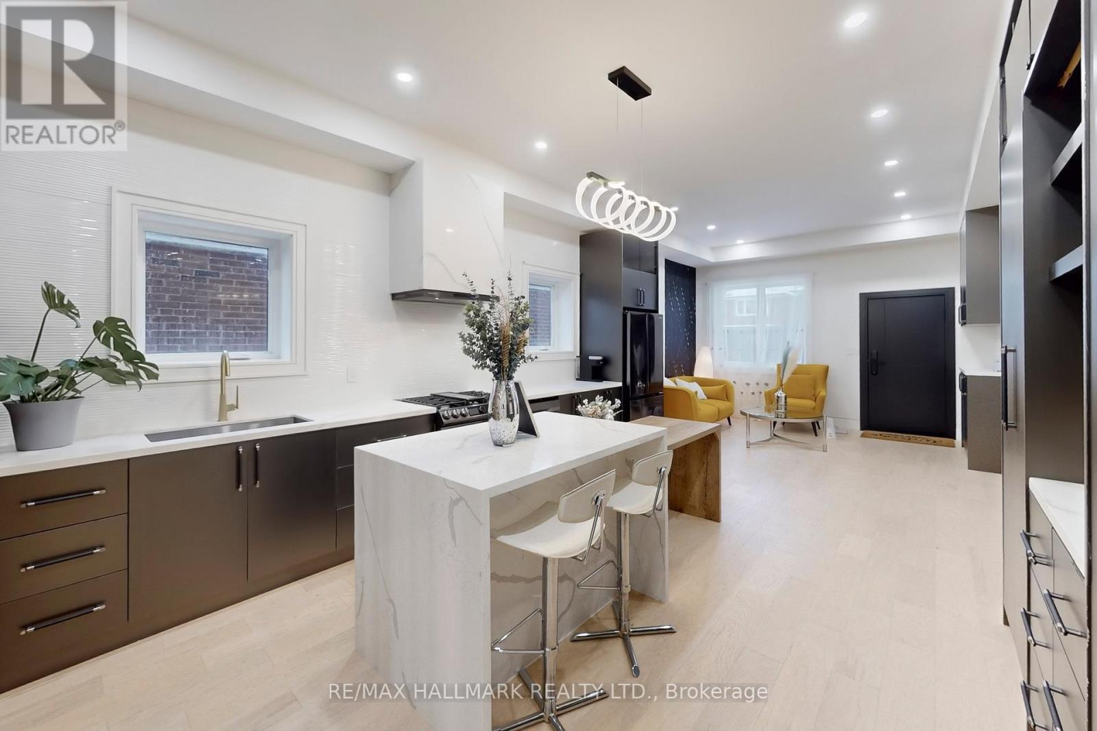 16 Mulberry Crescent, Toronto, ON - Indoor Photo Showing Kitchen With Upgraded Kitchen