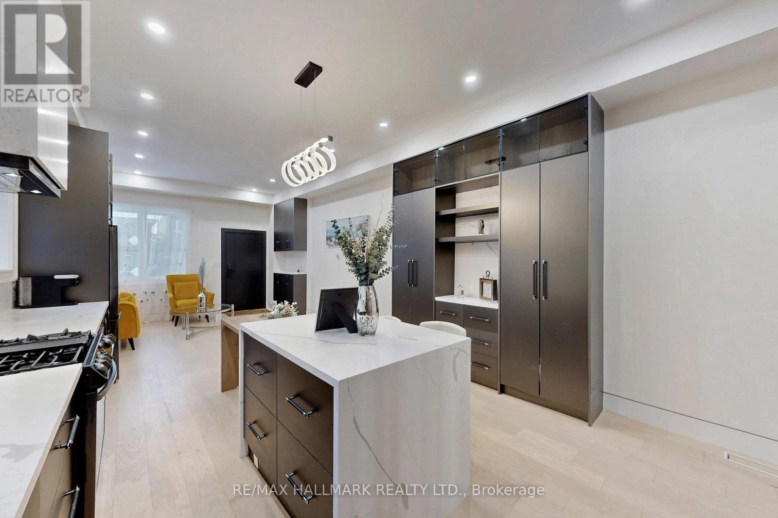 16 Mulberry Crescent, Toronto, ON - Indoor Photo Showing Kitchen