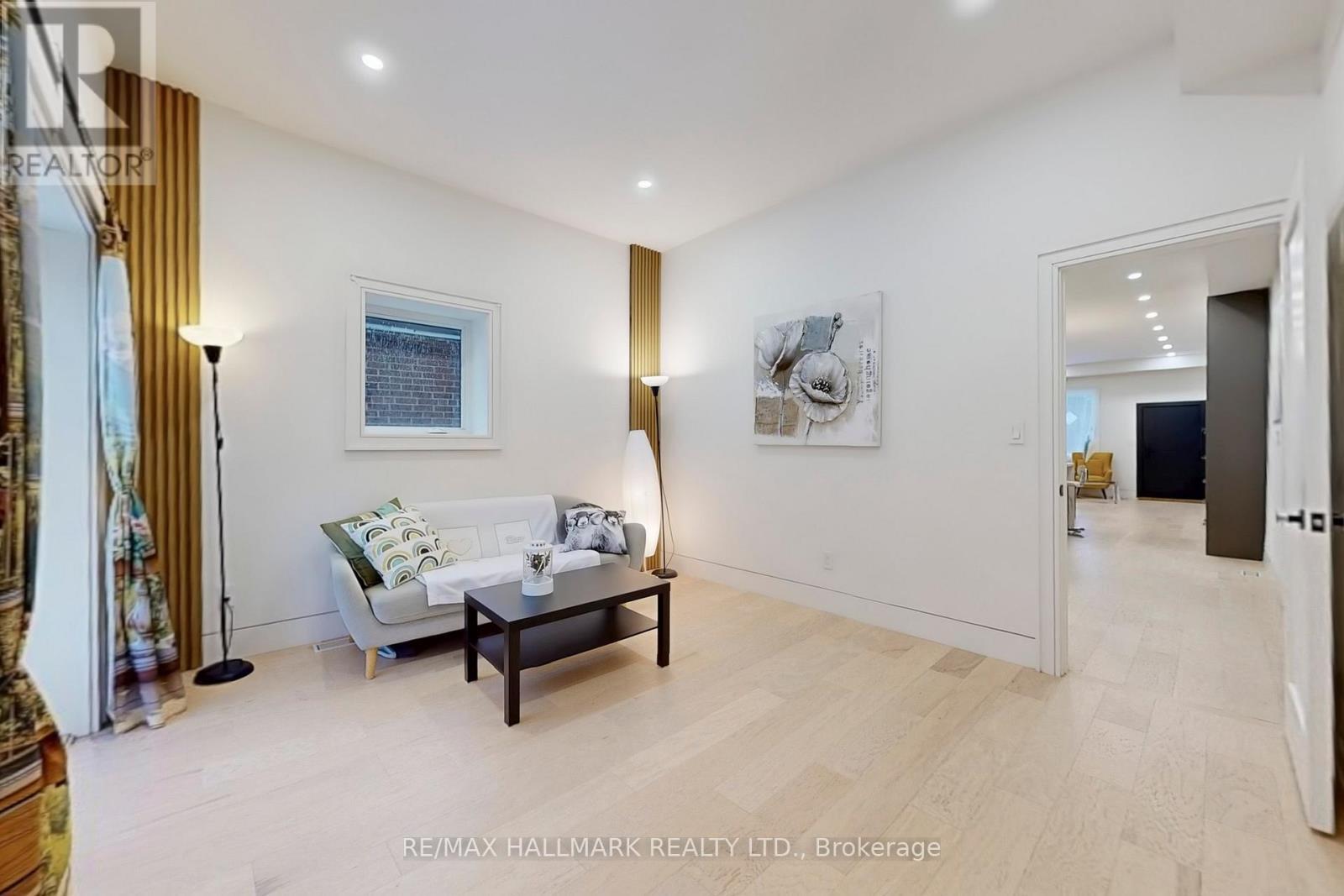 16 Mulberry Crescent, Toronto, ON - Indoor