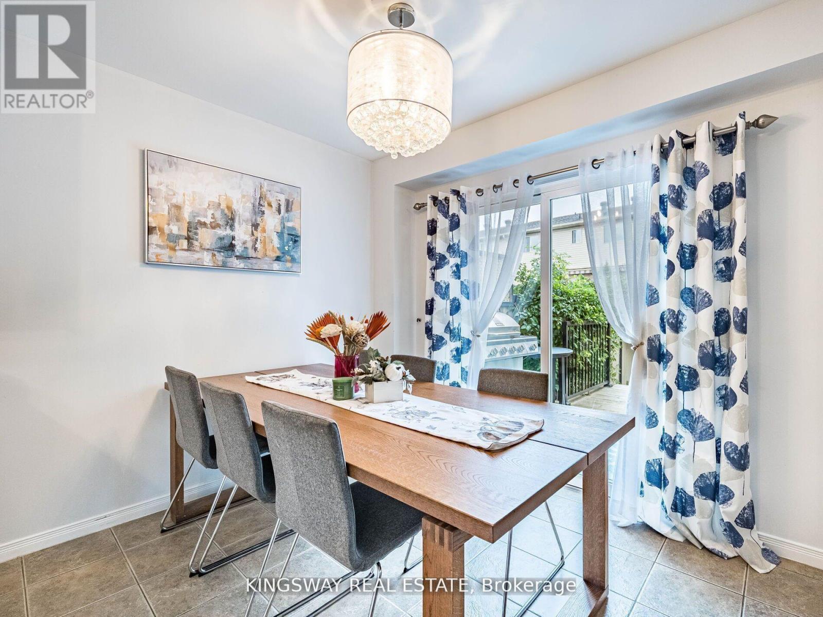 278 Southbrook Drive, Hamilton, ON - Indoor Photo Showing Dining Room