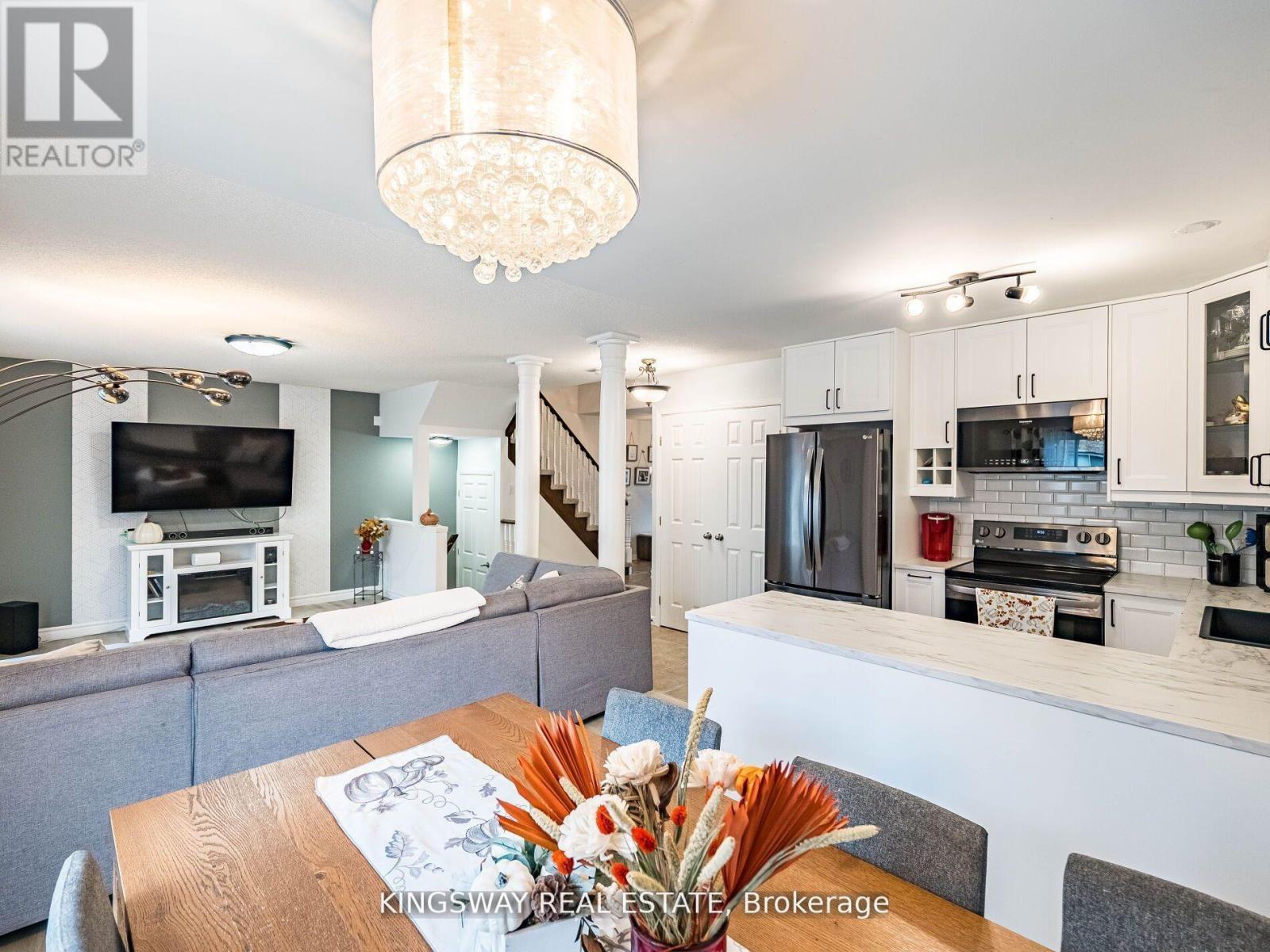 278 Southbrook Drive, Hamilton, ON - Indoor Photo Showing Kitchen