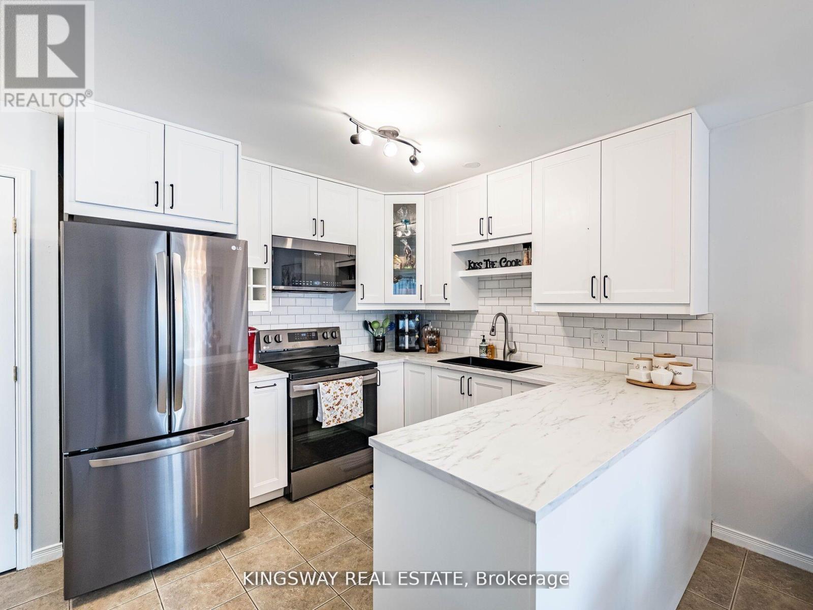 278 Southbrook Drive, Hamilton, ON - Indoor Photo Showing Kitchen
