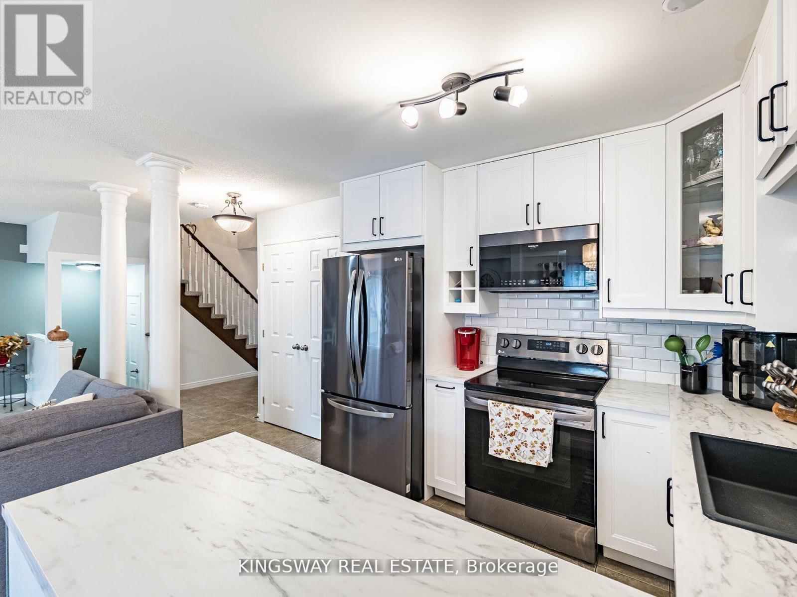 278 Southbrook Drive, Hamilton, ON - Indoor Photo Showing Kitchen