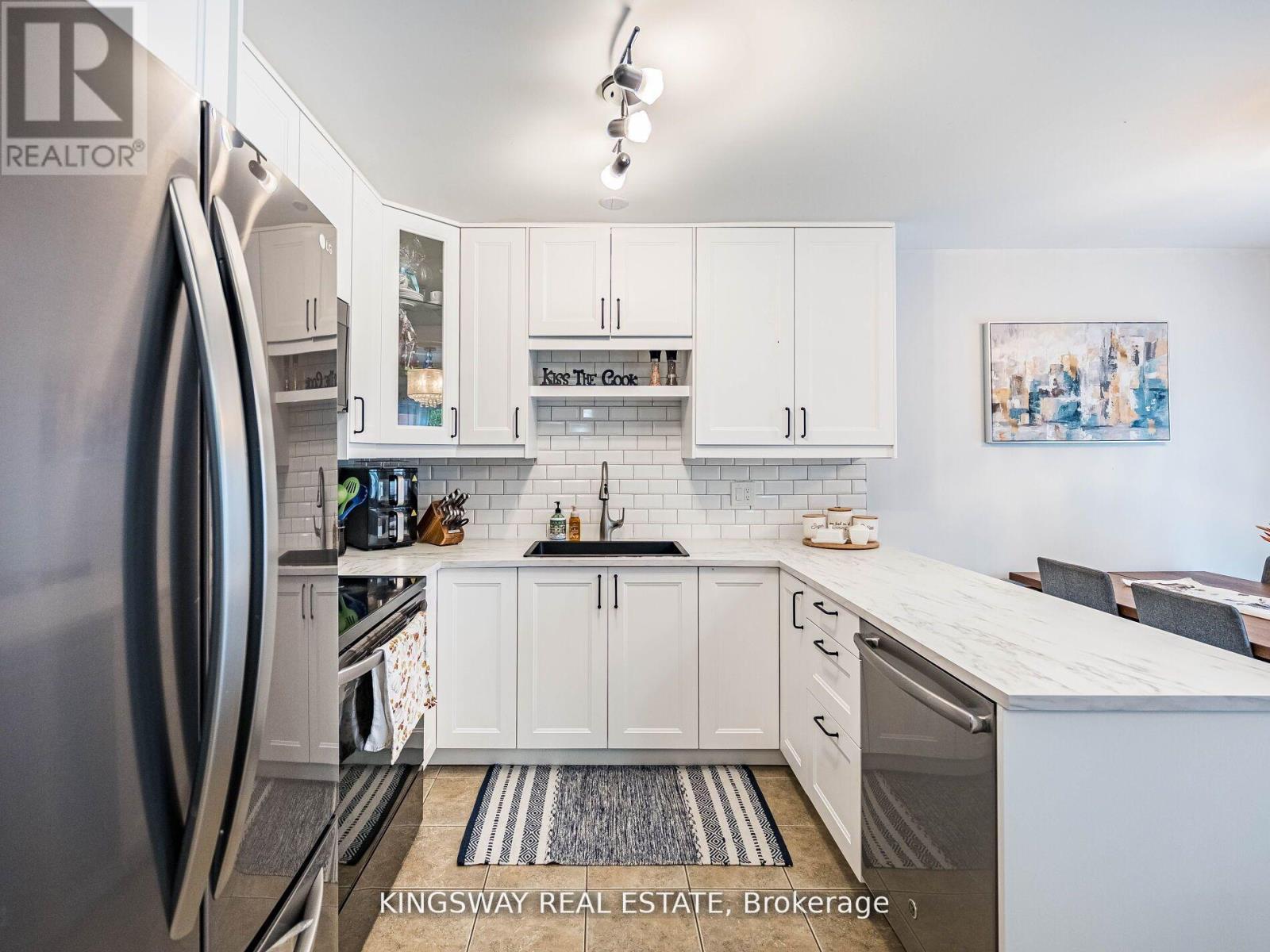 278 Southbrook Drive, Hamilton, ON - Indoor Photo Showing Kitchen