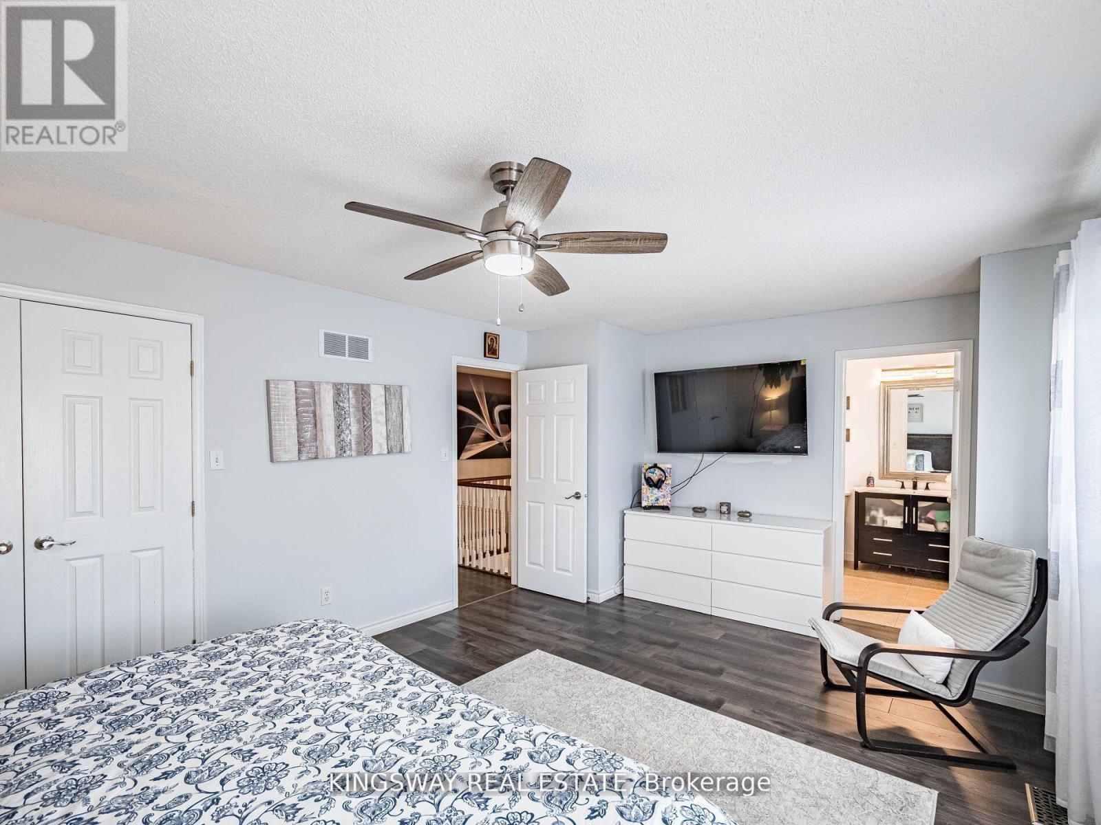 278 Southbrook Drive, Hamilton, ON - Indoor Photo Showing Bedroom