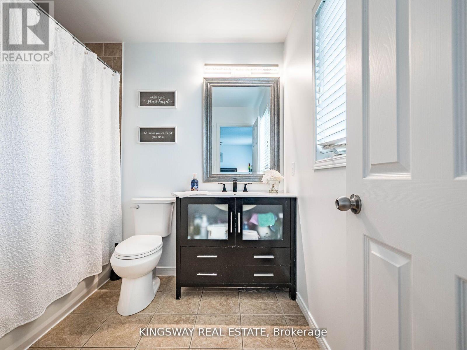 278 Southbrook Drive, Hamilton, ON - Indoor Photo Showing Bathroom