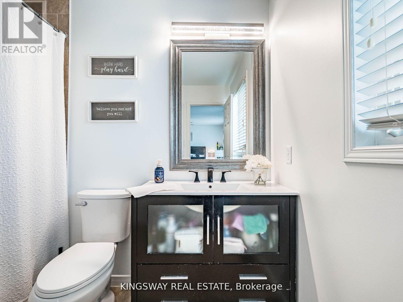 278 Southbrook Drive, Hamilton, ON - Indoor Photo Showing Bathroom