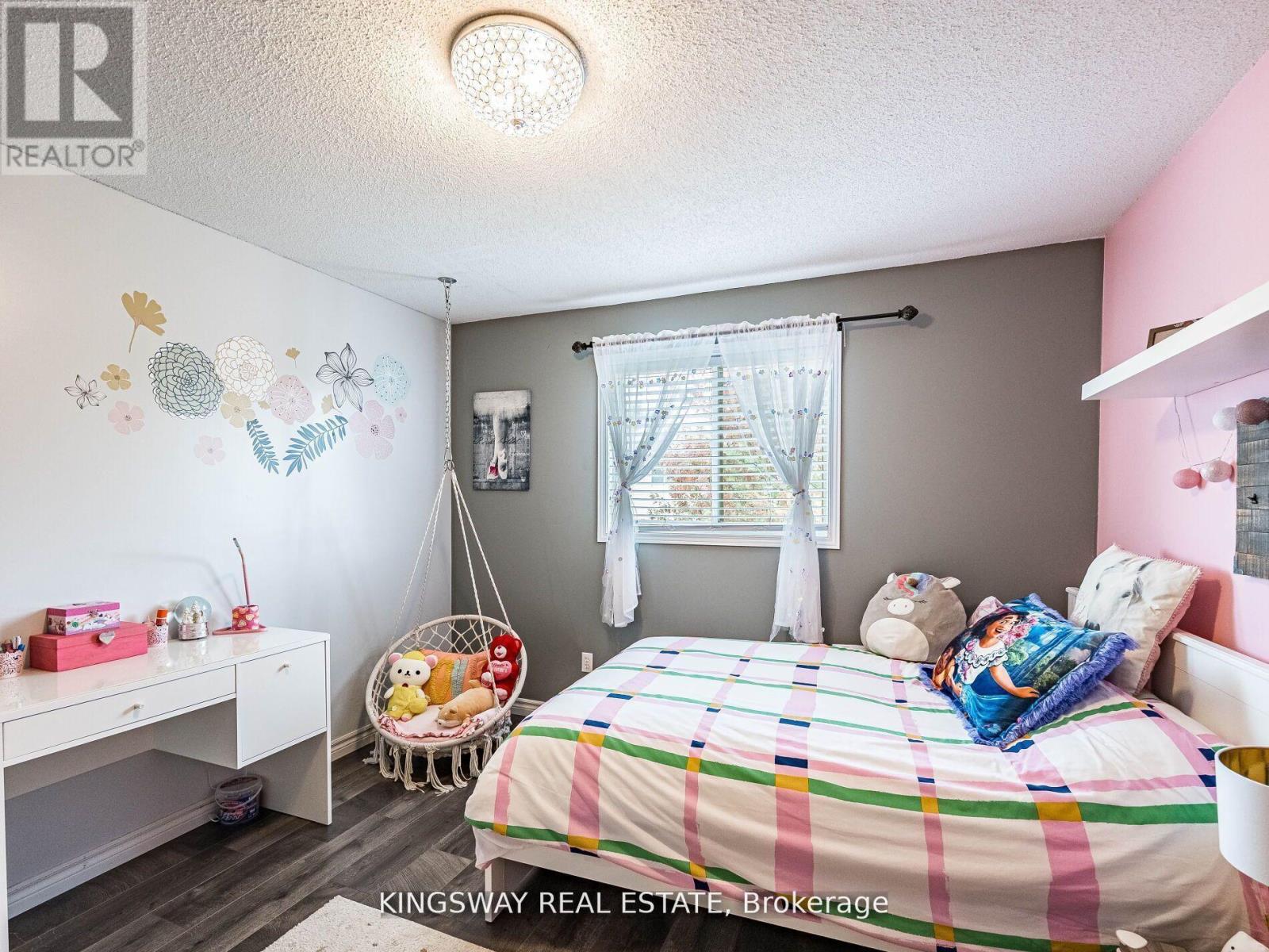 278 Southbrook Drive, Hamilton, ON - Indoor Photo Showing Bedroom