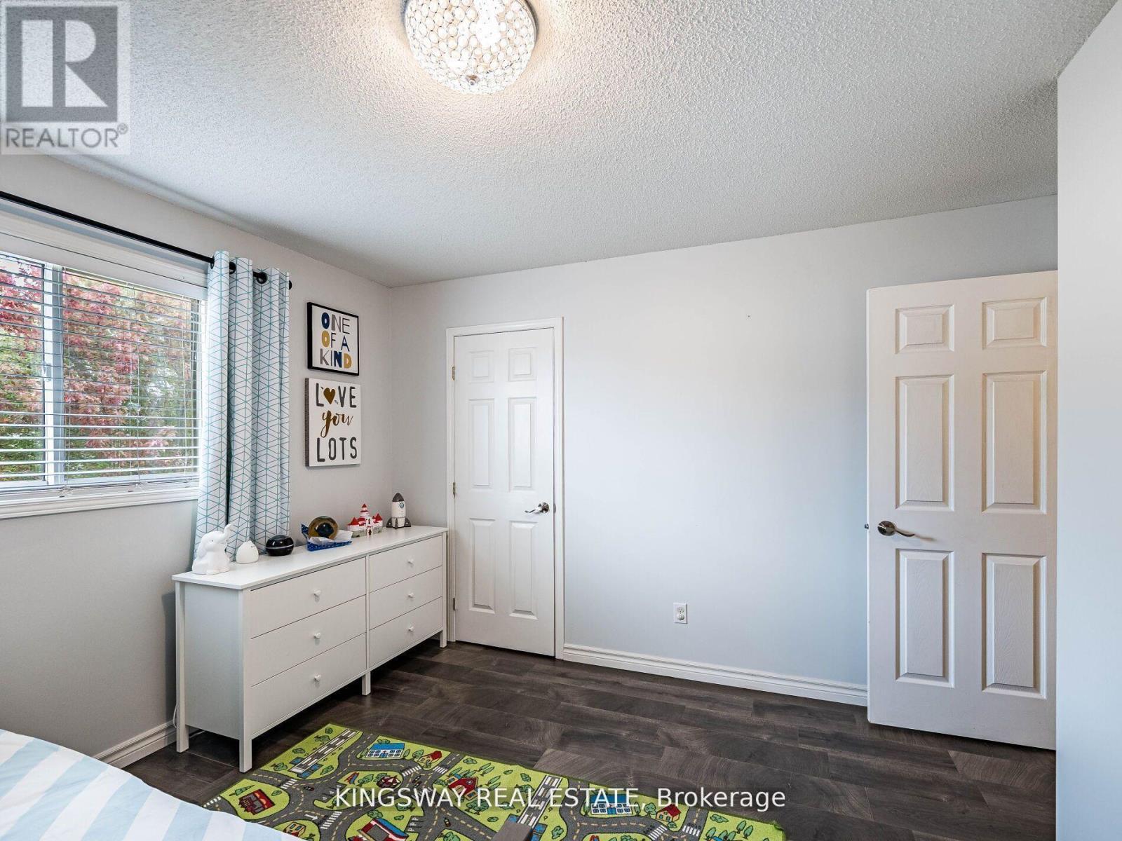 278 Southbrook Drive, Hamilton, ON - Indoor Photo Showing Bedroom