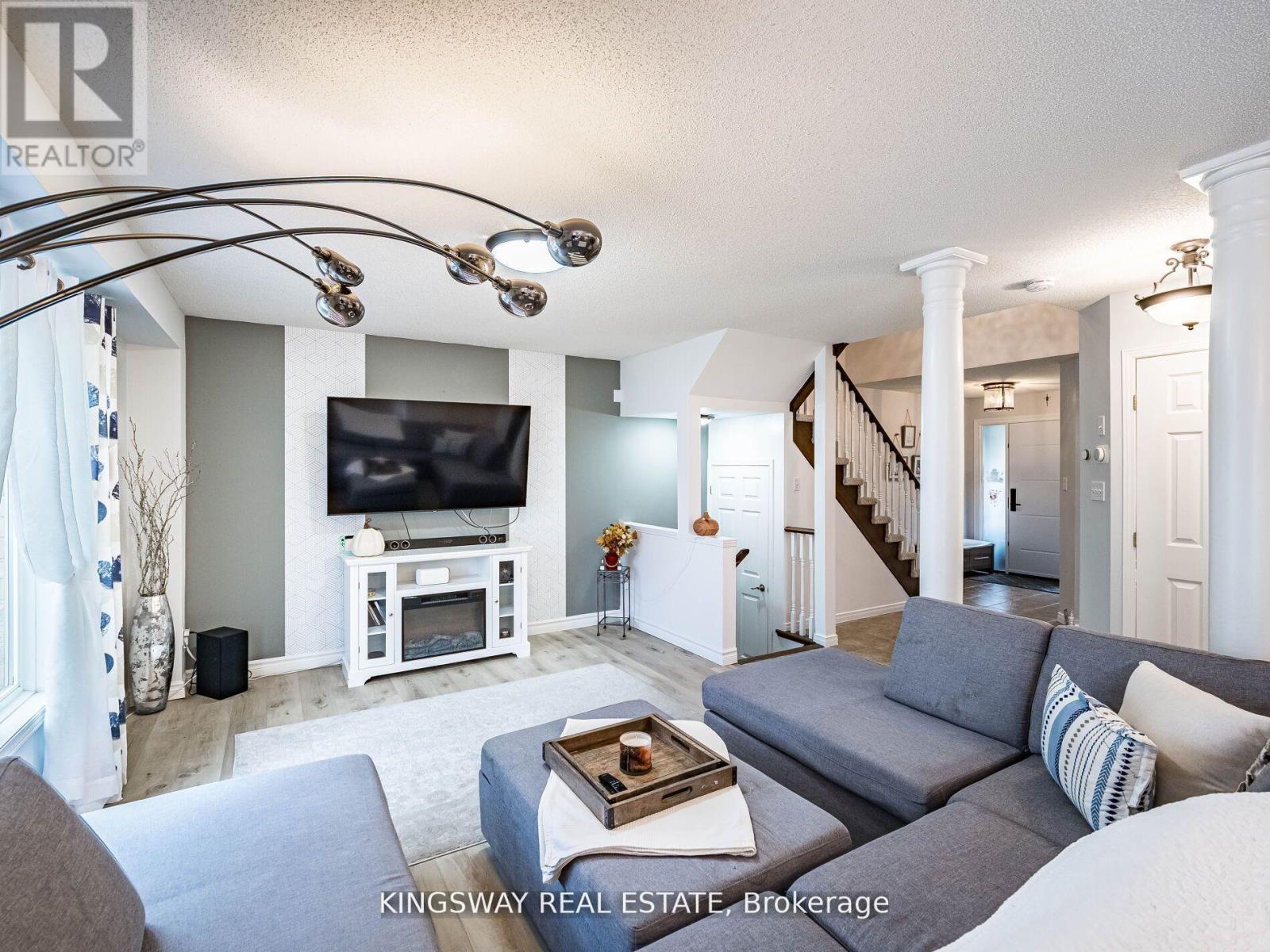 278 Southbrook Drive, Hamilton, ON - Indoor Photo Showing Living Room