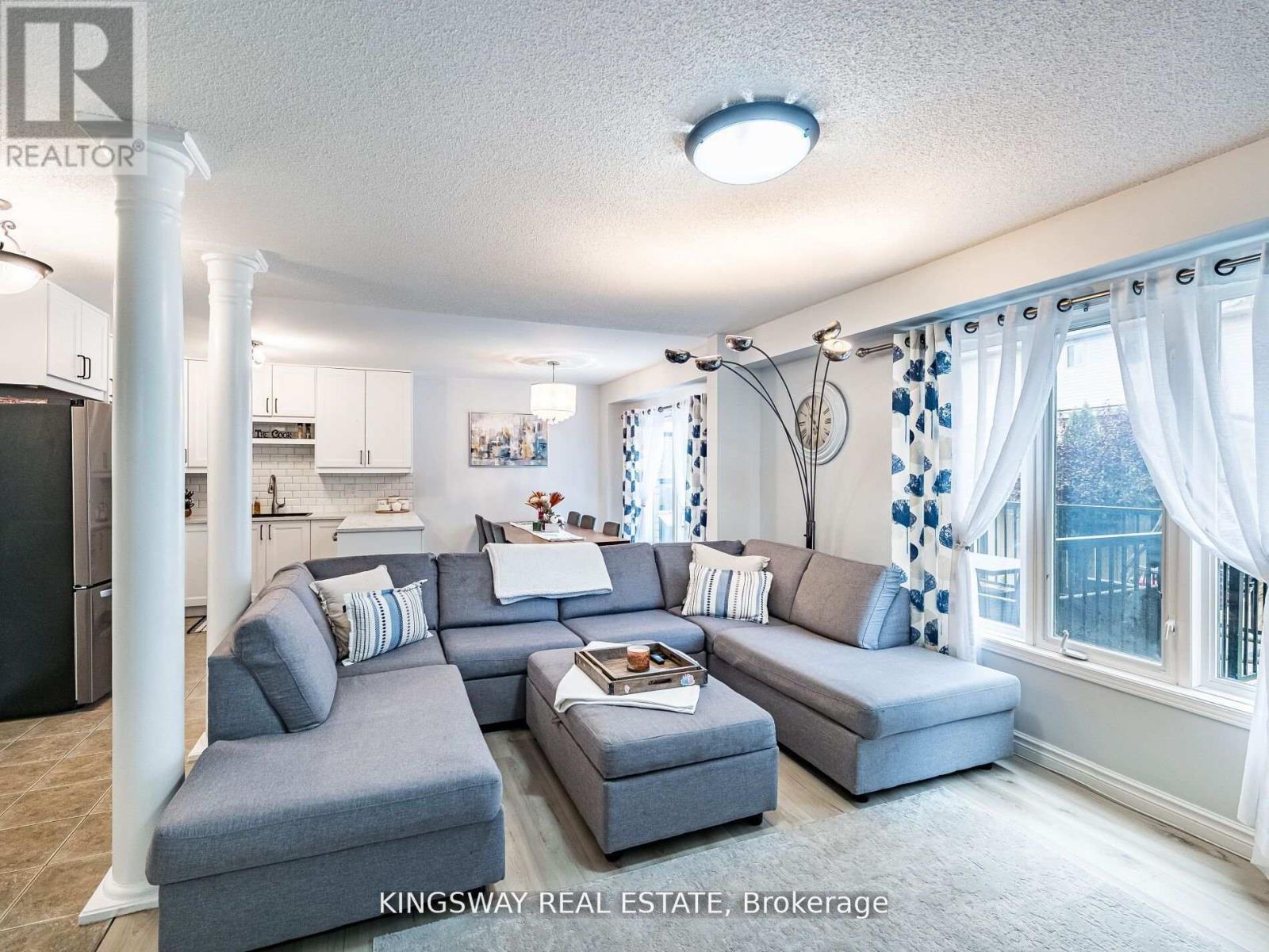 278 Southbrook Drive, Hamilton, ON - Indoor Photo Showing Living Room