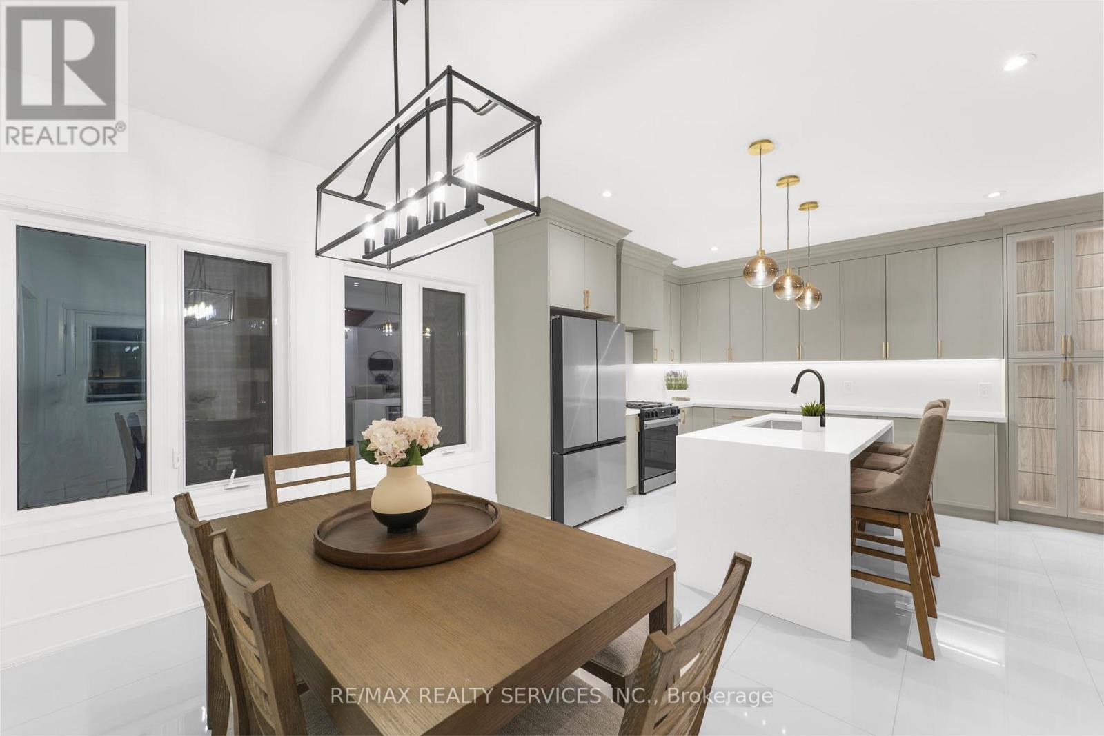 2667 Mary Nichols Road, Selwyn, ON - Indoor Photo Showing Dining Room