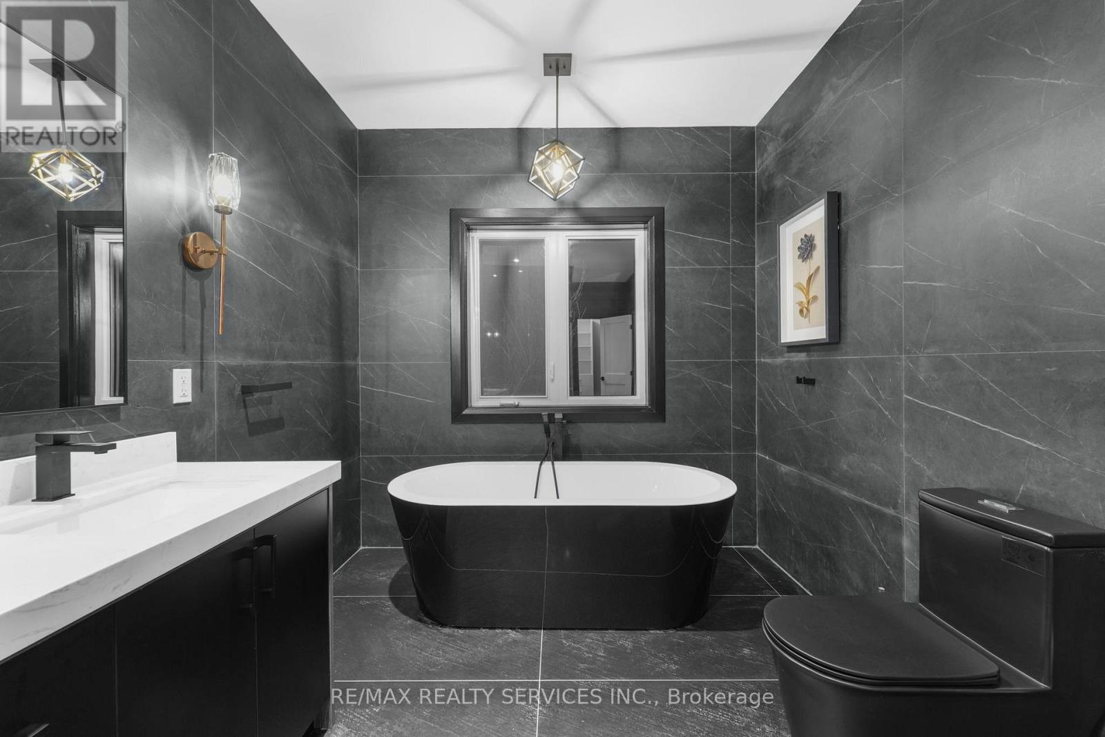 2667 Mary Nichols Road, Selwyn, ON - Indoor Photo Showing Bathroom