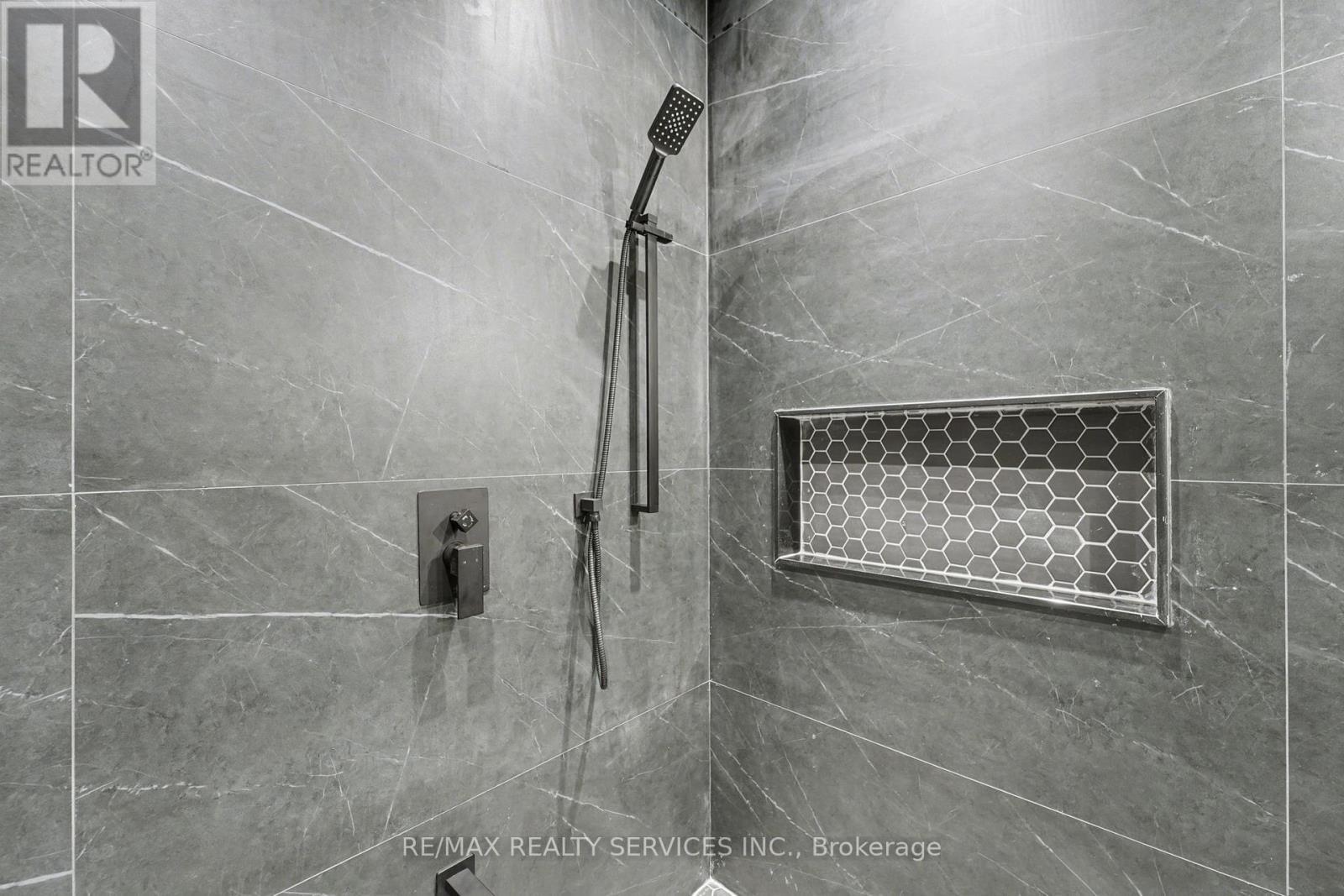 2667 Mary Nichols Road, Selwyn, ON - Indoor Photo Showing Bathroom