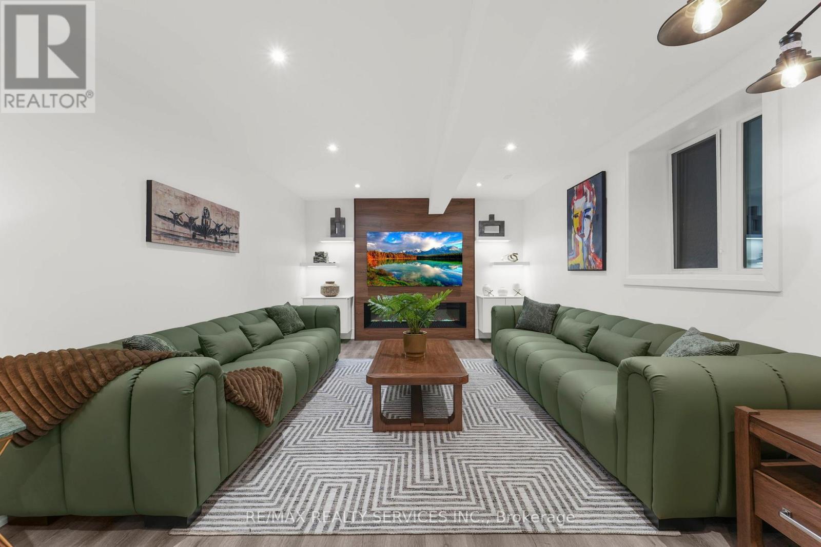 2667 Mary Nichols Road, Selwyn, ON - Indoor Photo Showing Living Room