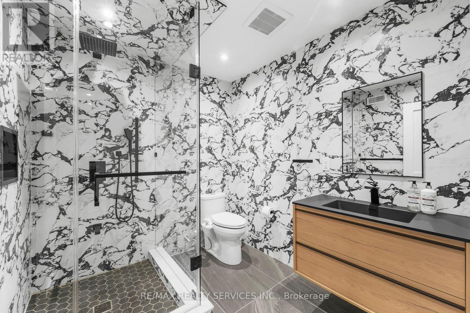 2667 Mary Nichols Road, Selwyn, ON - Photo Showing Bathroom