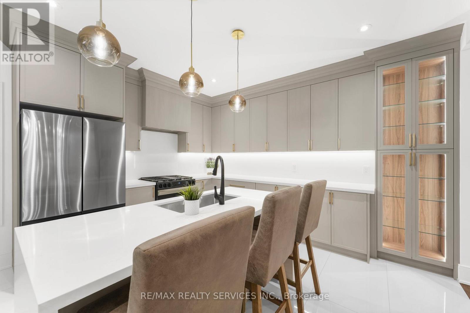 2667 Mary Nichols Road, Selwyn, ON - Indoor Photo Showing Kitchen With Upgraded Kitchen