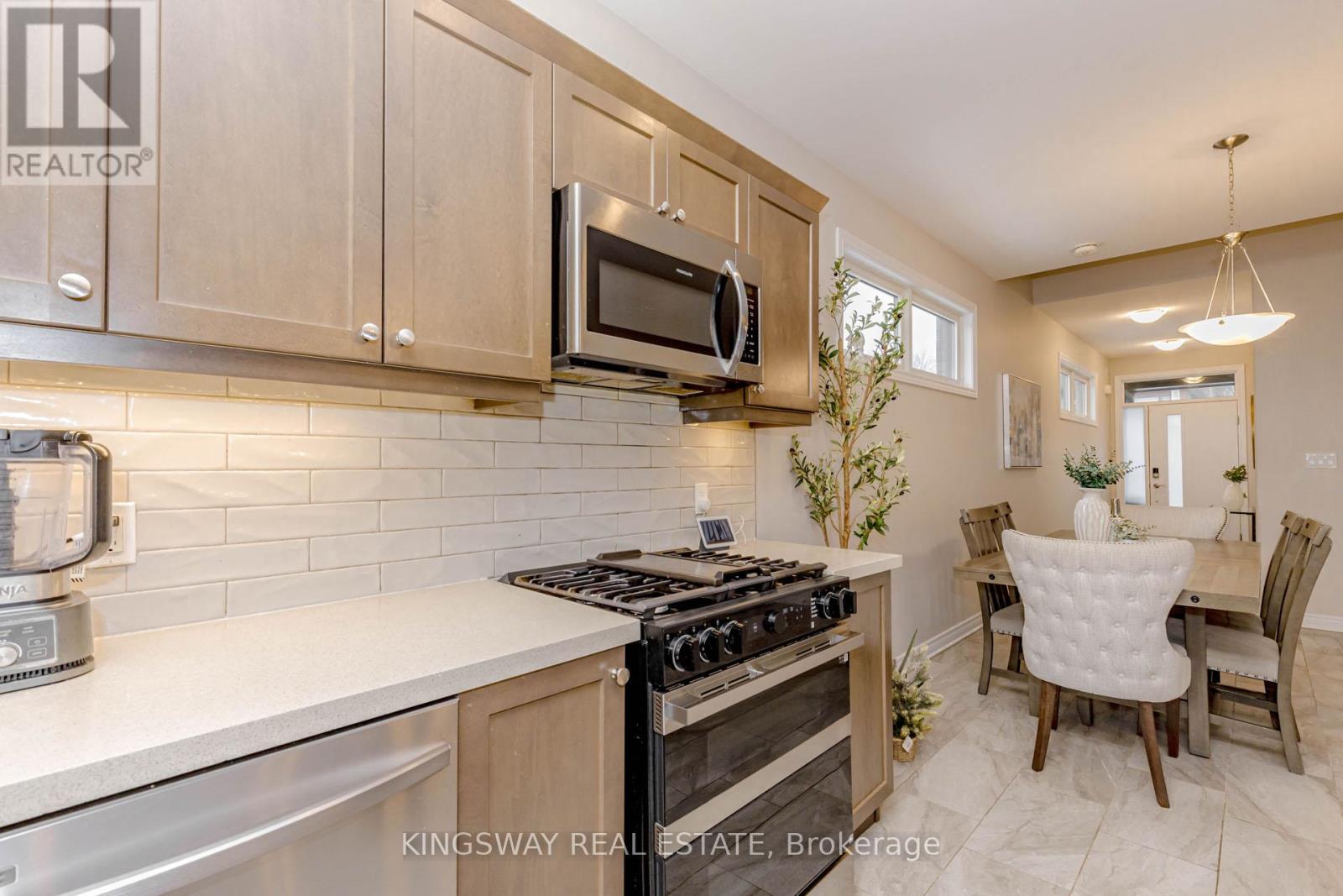 8961 Emily Boulevard, Niagara Falls, ON - Indoor Photo Showing Other Room