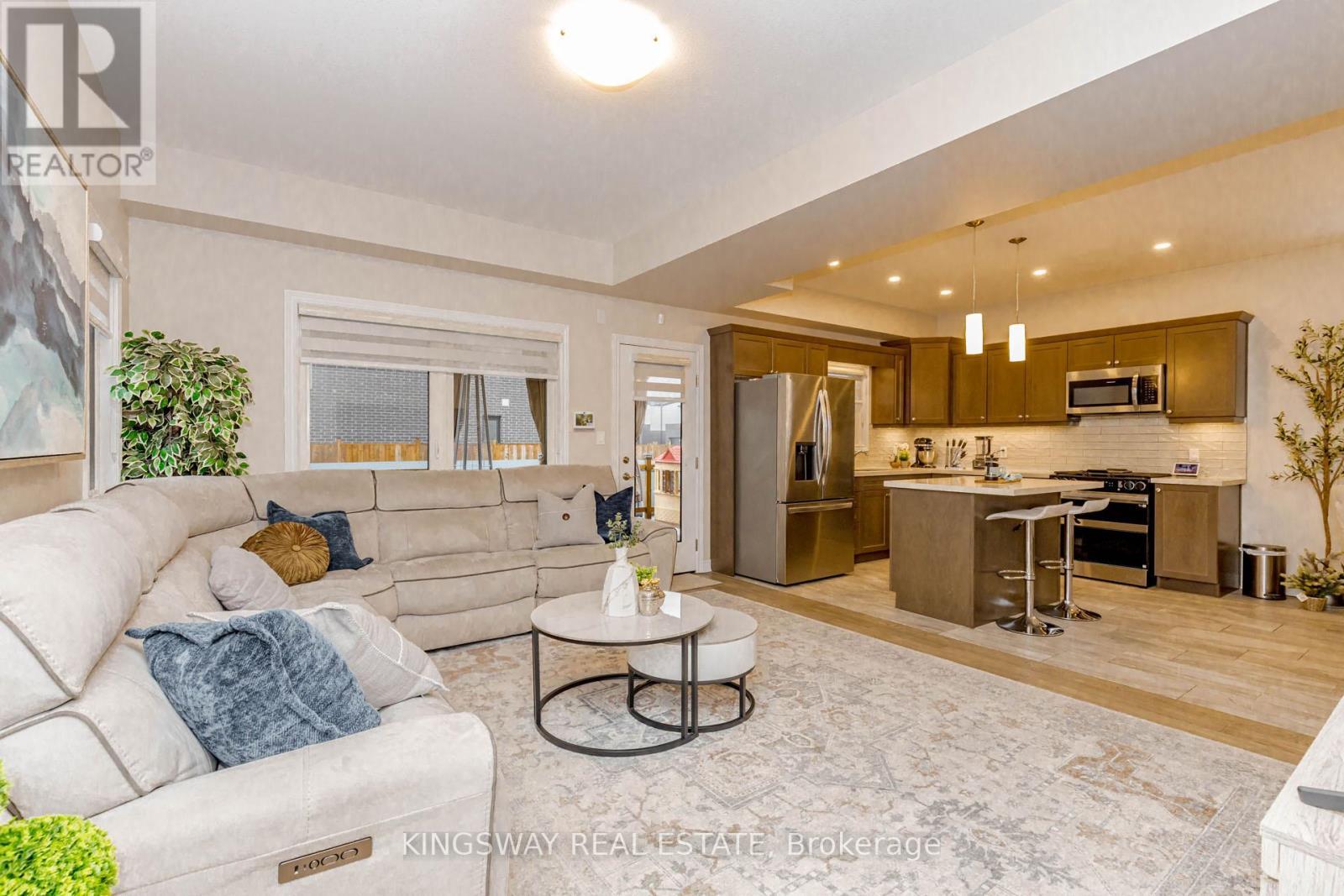 8961 Emily Boulevard, Niagara Falls, ON - Indoor Photo Showing Other Room