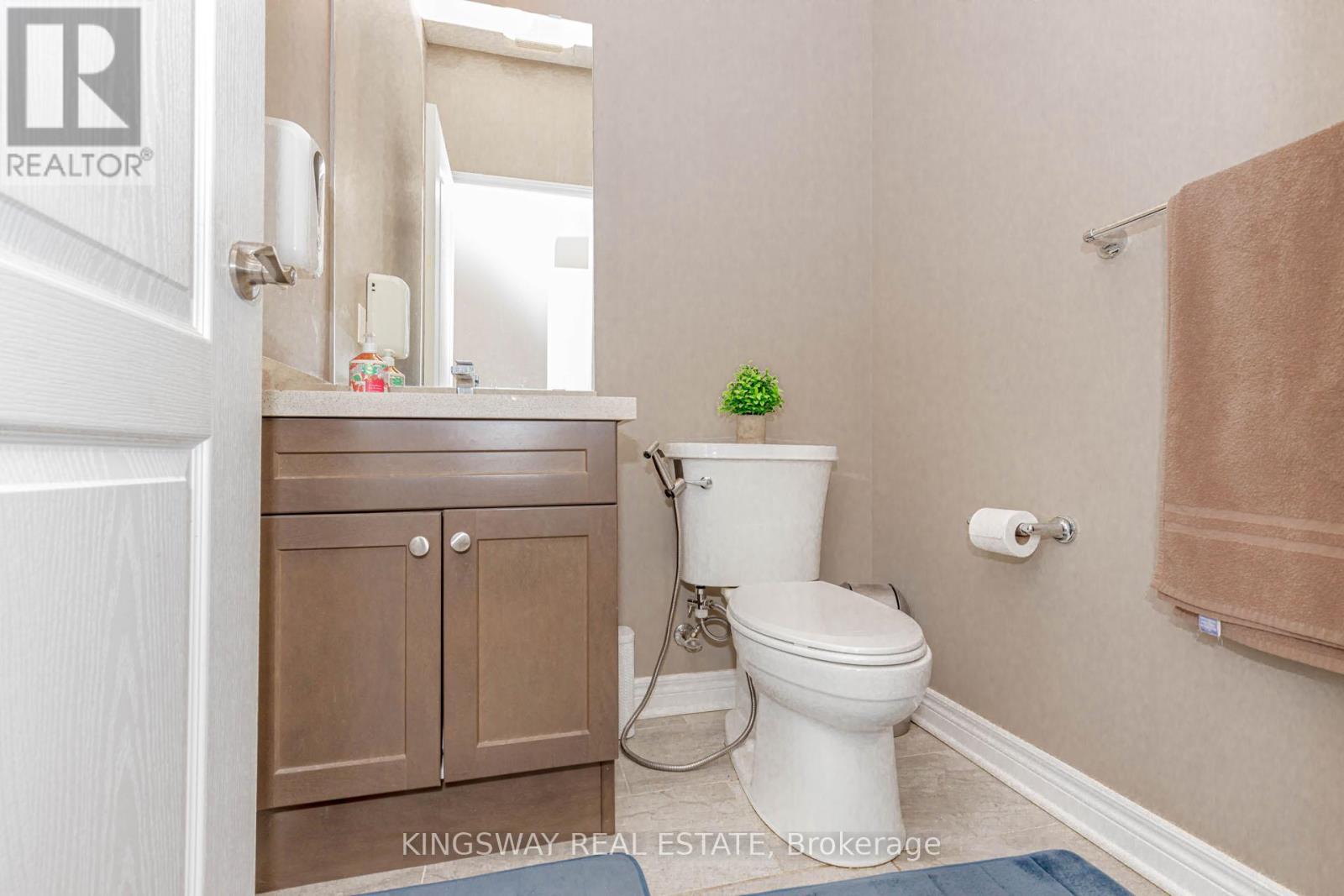 8961 Emily Boulevard, Niagara Falls, ON - Indoor Photo Showing Bathroom