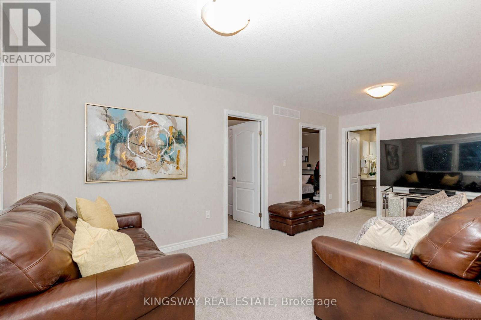 8961 Emily Boulevard, Niagara Falls, ON - Indoor Photo Showing Living Room