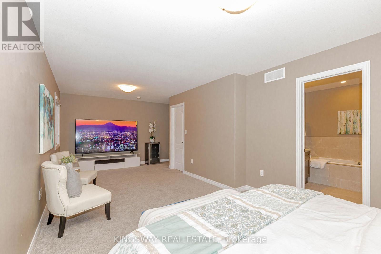8961 Emily Boulevard, Niagara Falls, ON - Indoor Photo Showing Bedroom